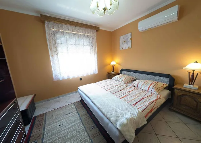 In - Balaton 18583 דירה